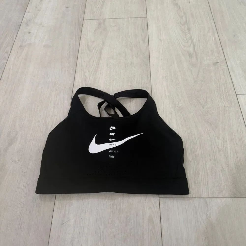 Nike women’s sports bra size m